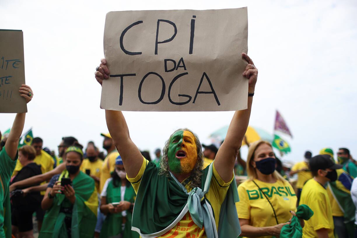 A demonstrator holds a banner reading "CPI (Senate Investigative Committee) da toga" as supporters of President Jair Bolsonaro march in a show of support in Rio de Janeiro, Brazil, September 7, 2021. REUTERS/Pilar Olivares