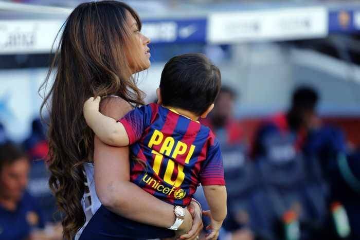 Em novembro de 2012, Antonella deu à luz a Thiago em um parto muito complicado que levou Messi as lágrimas. O craque argentino afirmou que foi um dia inesquecível em sua vida