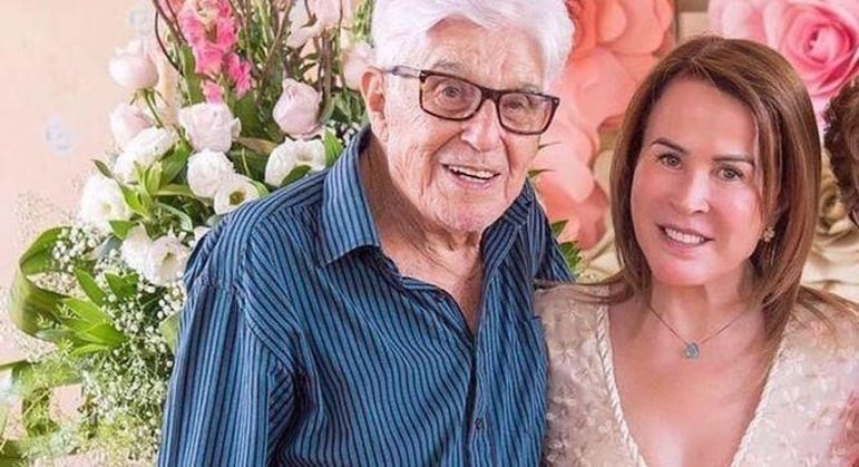 No domingo (8), famosa escreveu um desabafo sobre a morte do pai