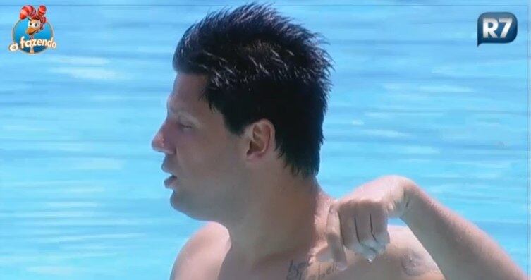 R7: E como você viu o resultado da Ana Paula perder por tão pouco para o Douglas Sampaio? 

Thiago Servo: Me surpreendeu um pouco, pelas pesquisas ela estava em primeiro. O Douglas também é um cara bacana demais, acho que os tapas da Mara ajudou a desempatar, não dá pra querer entender, o que já foi, já foi!


+ Rebeca Gusmão vence Rayanne Morais e leva o prêmio extra de R$20 mil de A Fazenda 8
+ JP Mantovani diz o que achou sobre Luka acordar Douglas no dia do ofurô: "Uma dose de trairol"
+ Começou a lavagem de roupa suja de A Fazenda 8, veja as primeiras respostas de Douglas e Minerato
+ Veja fotos dos bastidores da grande final de A Fazenda 8
+ Veja as expressões de Ana Paula Minerato, vice-campeã de A Fazenda 8
+ Douglas Sampaio é o campeão de A Fazenda 8. Relembre a participação do vencedor
+ Ana Paula Minerato é vice-campeã de A Fazenda 8. Veja como foi a participação da peoa no reality show
+ Luka Ribeiro é o terceiro colocado de A Fazenda. Relembre a trajetória do ator
+ “Tem participante que vai colher frutos muito ruins aqui fora”, crava JP Mantovani
+ Douglas leva tapa na cara de Mara Maravilha, cai no choro e afirma: "Ela não merece um pingo de respeito"
