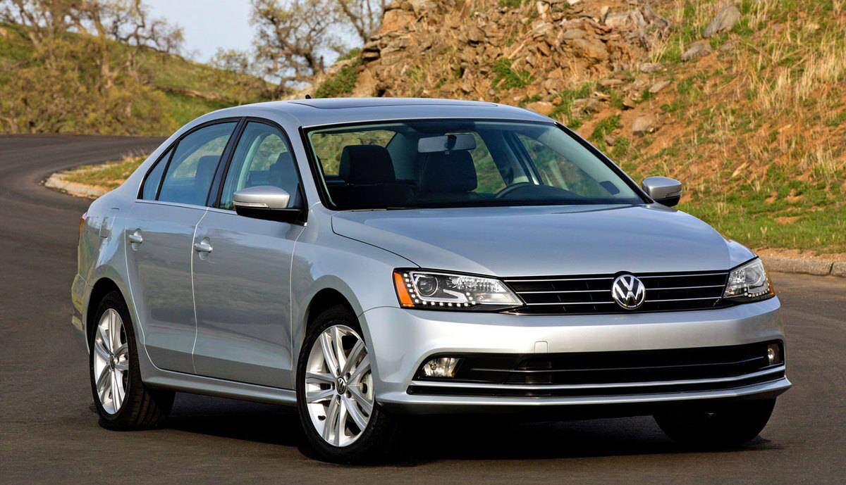 43°) Volkswagen Jetta — 814 unidades