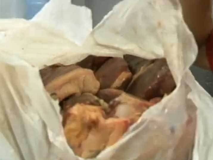 O ladrão arrombou uma churrascaria, levou uma balança, carne e dinheiro. De cara com Fabíola, ele tentou levar a repórter na conversa e ainda soltou um elogio: "acho você uma pessoa muito elegante". Veja na reportagem!

