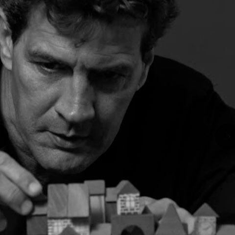 O responsável pela estrutura e instalações do evento é o arquiteto João Uchôa. A cenografia do festival será inspirada na arquitetura e cultura de São Paulo.