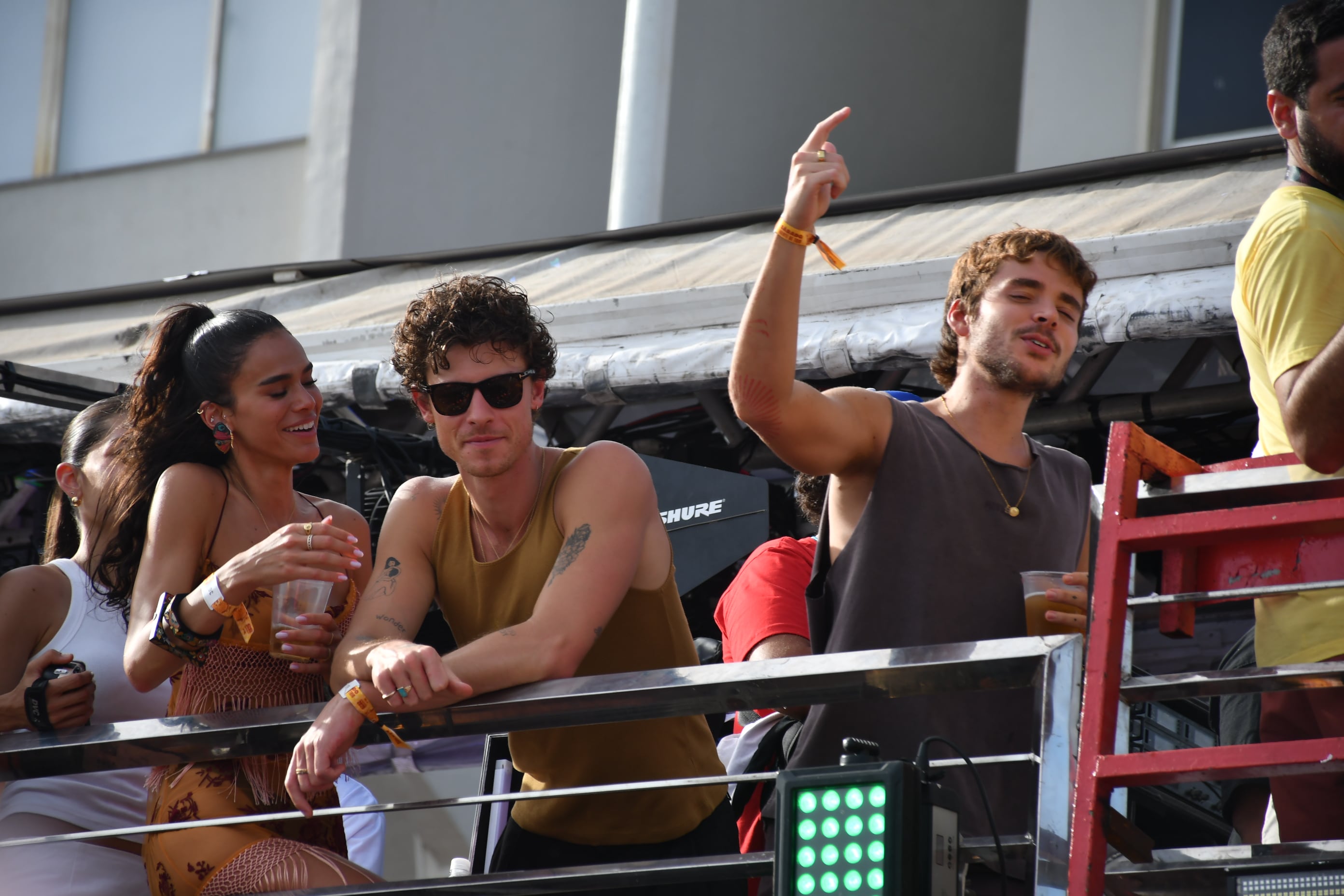 Bruna Marquezine, Shawn Mendes e João Lucas se divertem em show de Ivete Sangalo