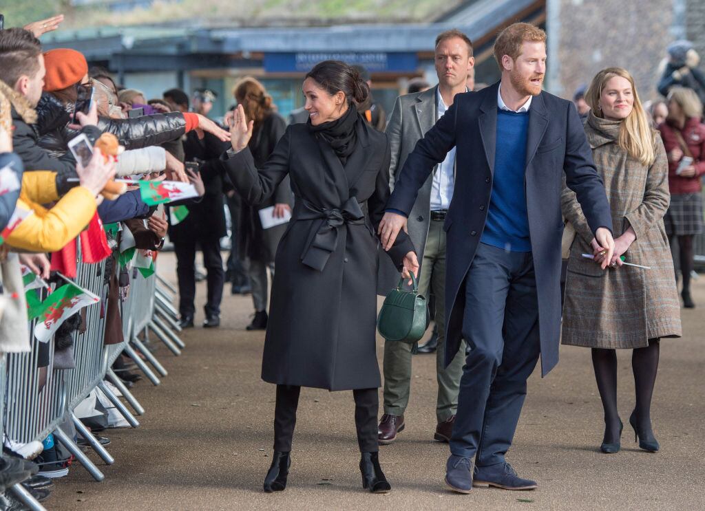 Como o inverno inglês é rigoroso, Meghan é adepta de casacos longos, abaixo dos joelhos e que cobrem as botas

Leia mais: Tênis e minissaia: Veja como era o estilo de Meghan antes de Harry
