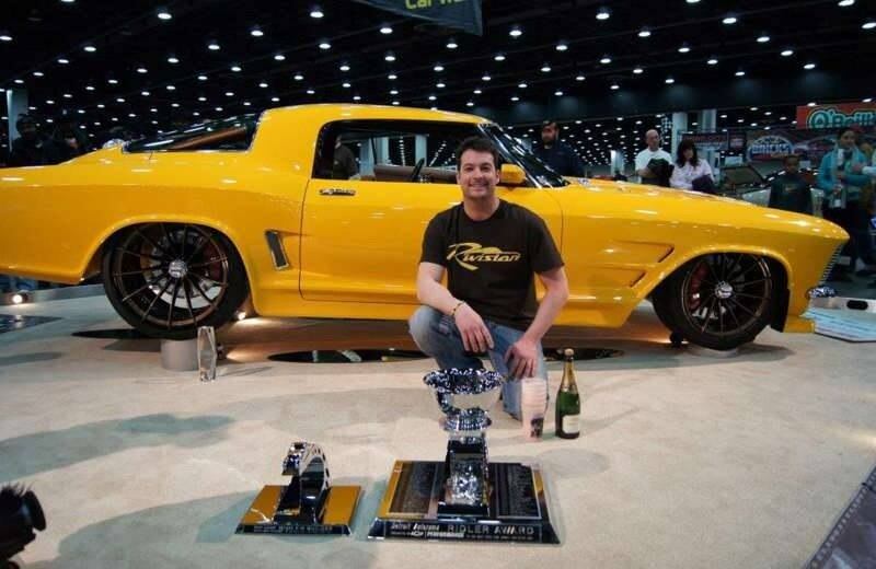 Existe aquela expressão — nada que o dinheiro não possa
comprar —, certo? Tudo bem, aí alguns não concordam e criticam dizendo
que nem tudo ele pode adquirir. Sim, de fato. Mas na história que o R7 Carros
vai apresentar, essa máxima é puramente verdade. JF Launier é um experiente
mecânico e ele quem foi o responsável por fazer um Buick Riviera 1964 renascer das
cinzas, ou melhor, do ferro-velho, para receber o troféu do carro mais bonito
modificado em evento nos EUA. O prêmio foi a quantia de R$
33 mil (U$ 10 mil), muito menos do que foi investido — cerca de U$ 300 mil (RS 1 milhão) —, é isso mesmo!
Conheça mais dessa história nas imagens a seguir