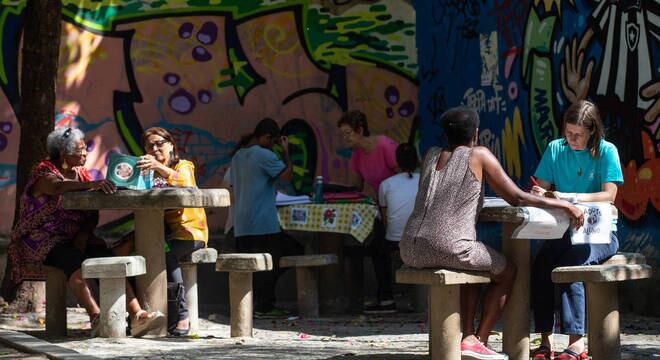 Alunos alegam dificuldade no aprendizado em turmas com grande quantidade de pessoas