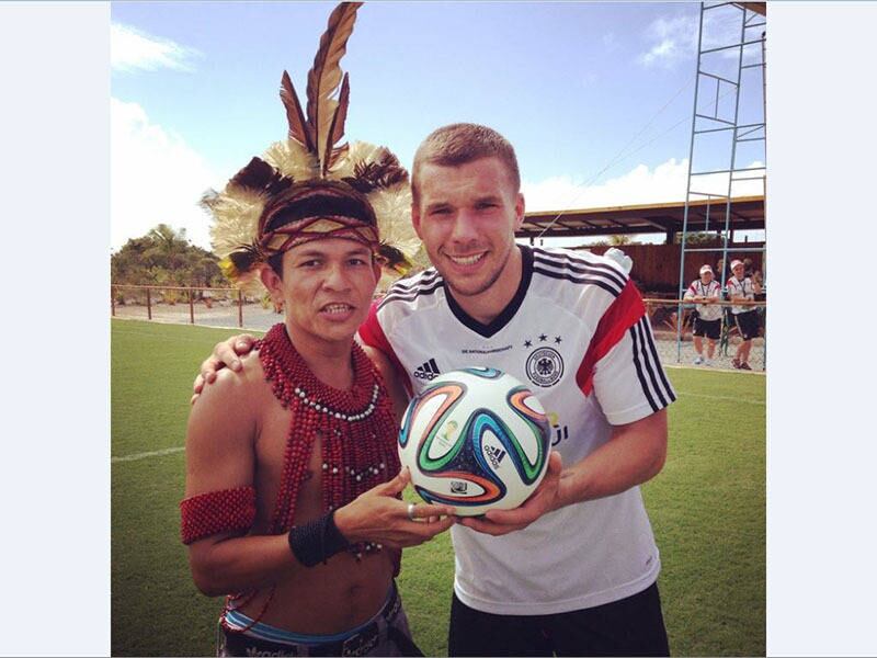 Após 35 dias, a seleção da Alemanha se despediu da Bahia
para a final da Copa do Mundo no Maracanã, mas deixou marcas positivas em sua
passagem pelo Estado, além de afirmar que "aqui virou o nosso lar no
Brasil".
