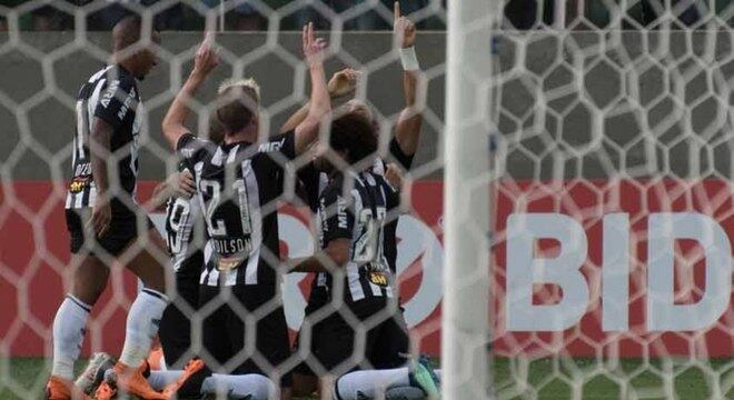 Atlético-MG vence Vitória, por 2 a 1, no Independência