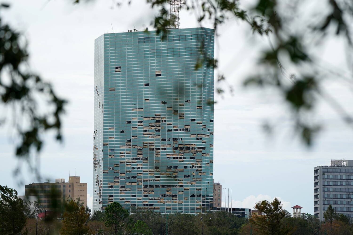 O furacão Laura passou pelo Texas e pela Louisiana como um furacão de categoria 4. Durante a quinta-feira, ele foi perdendo a intensidade até se tornar uma tempestade tropical