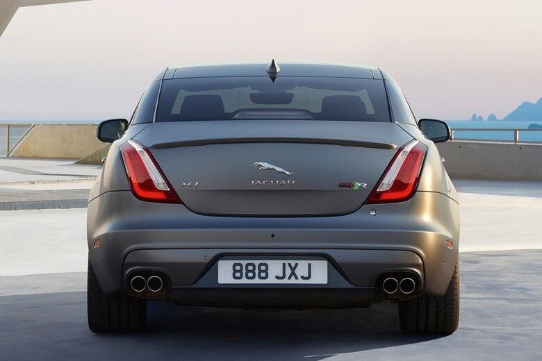 Jaguar XJR575