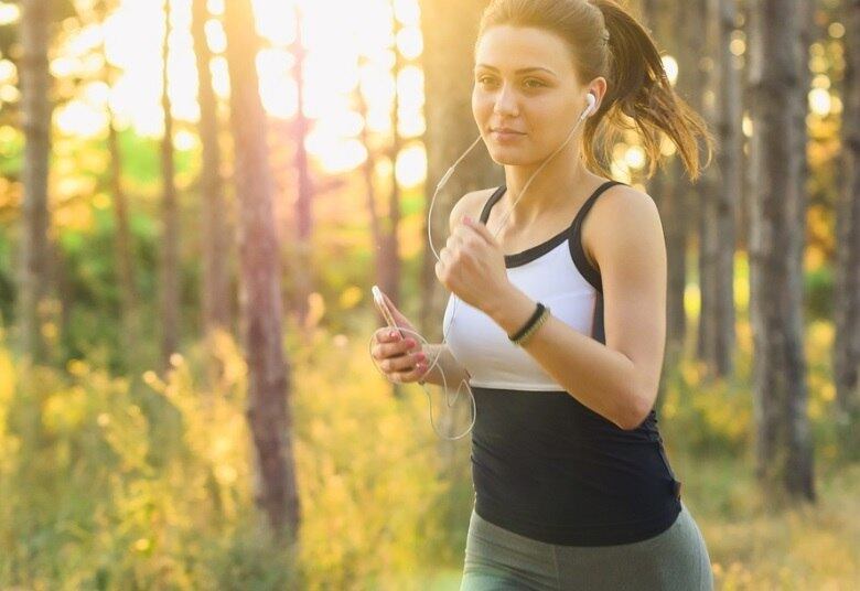Para adultos, a Organização Mundial da Saúde recomenda cerca
de 35 minutos de atividade física moderada por dia, ou 25 minutos de exercícios fortes, 3 vezes por semana