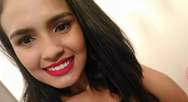 Adriele Freitas de Sena, 22 anos, foi morta a facadas pelo ex-namorado