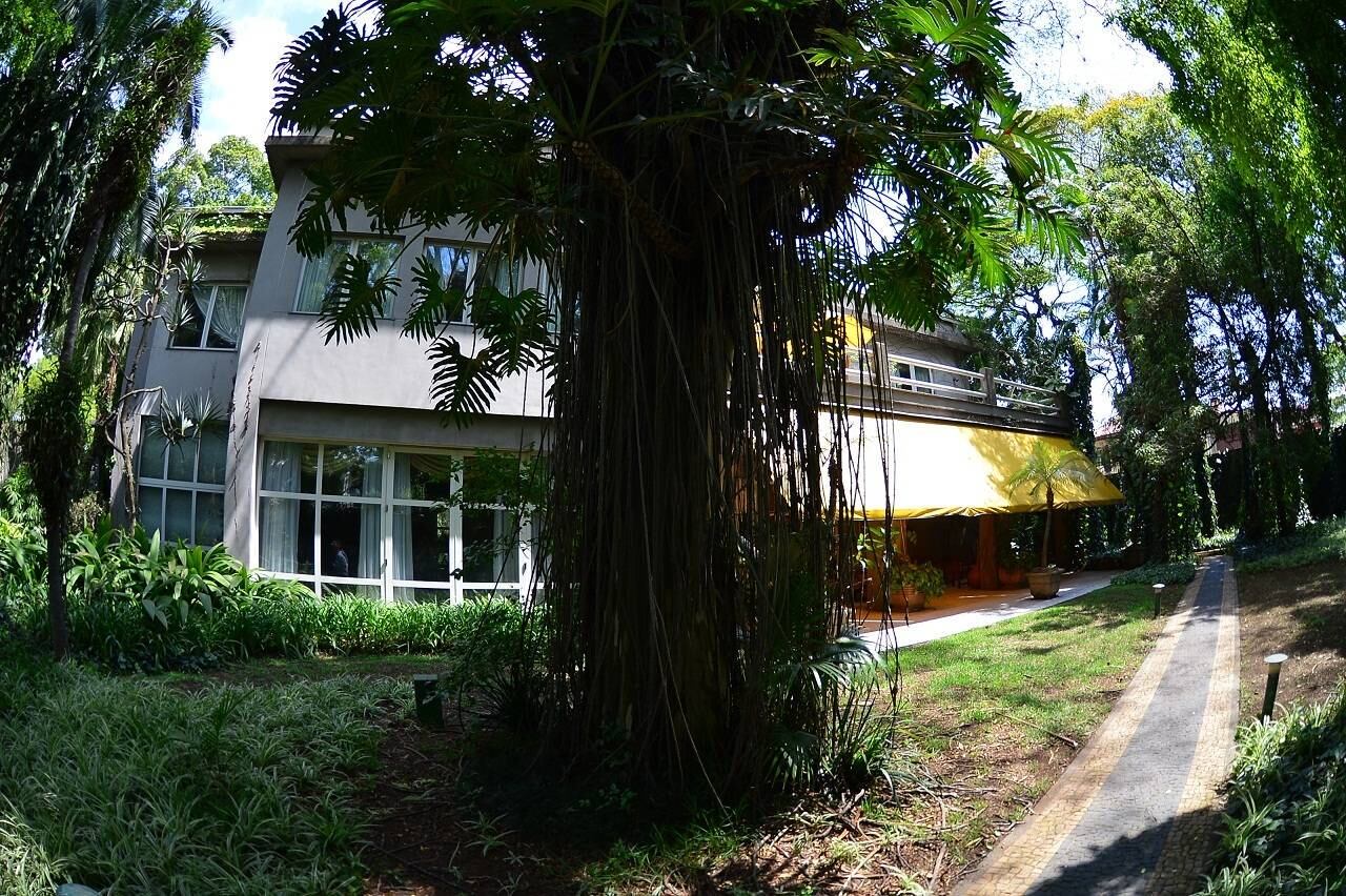 Os jardins possuem árvores nativas