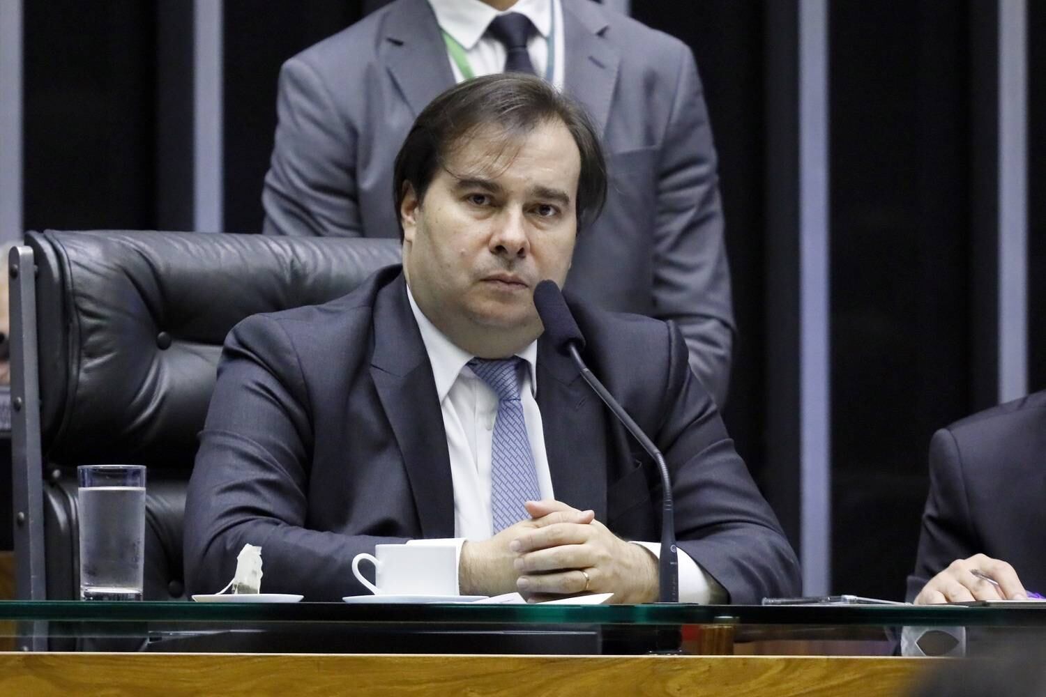 Maia voltou a defender corte no salário dos servidores