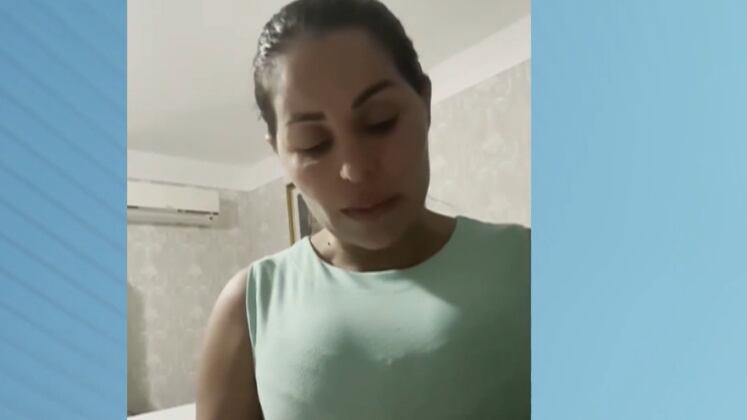 Walkyria Santos gravou um vídeo anunciando a tragédia que ocorreu com o filho. "Eu estou desolada, eu estou acabada, eu estou sem chão", desabafou em meio à lágrimas. Segurando um moletom que Lucas costumava usar, cantora contou que tentou ajuda-lo e tinha levado o jovem em psicólogos
