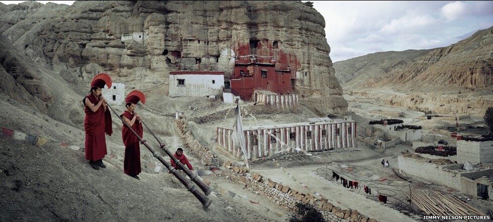 Outra característica é que essas populações têm pouco contato com o mundo exterior