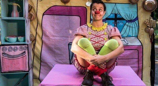 Tatá Oliveira faz a palhaça Augustina, no Circo di SóLadies