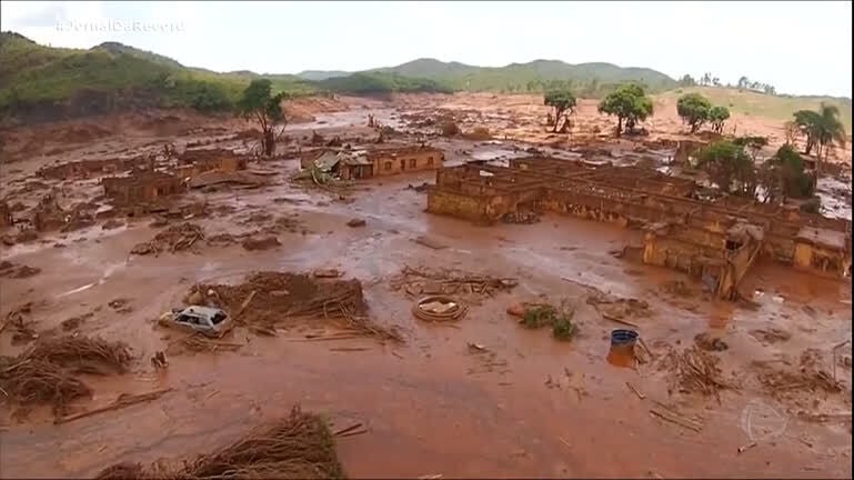 Em novembro, os interrogatórios dos réus da tragédia de Mariana, a 110 km da capital mineira, tiveram início. As sete pessoas físicas e 4 empresas denunciadas pelo Ministério Público, em 2016, foram ouvidas pela primeira vez. Os depoimentos começaram um dia depois que o rompimento da barragem de fundão, da mineradora Samarco, completou oito anos. O maior desastre ambiental do Brasil aconteceu no dia 5 de novembro de 2015.