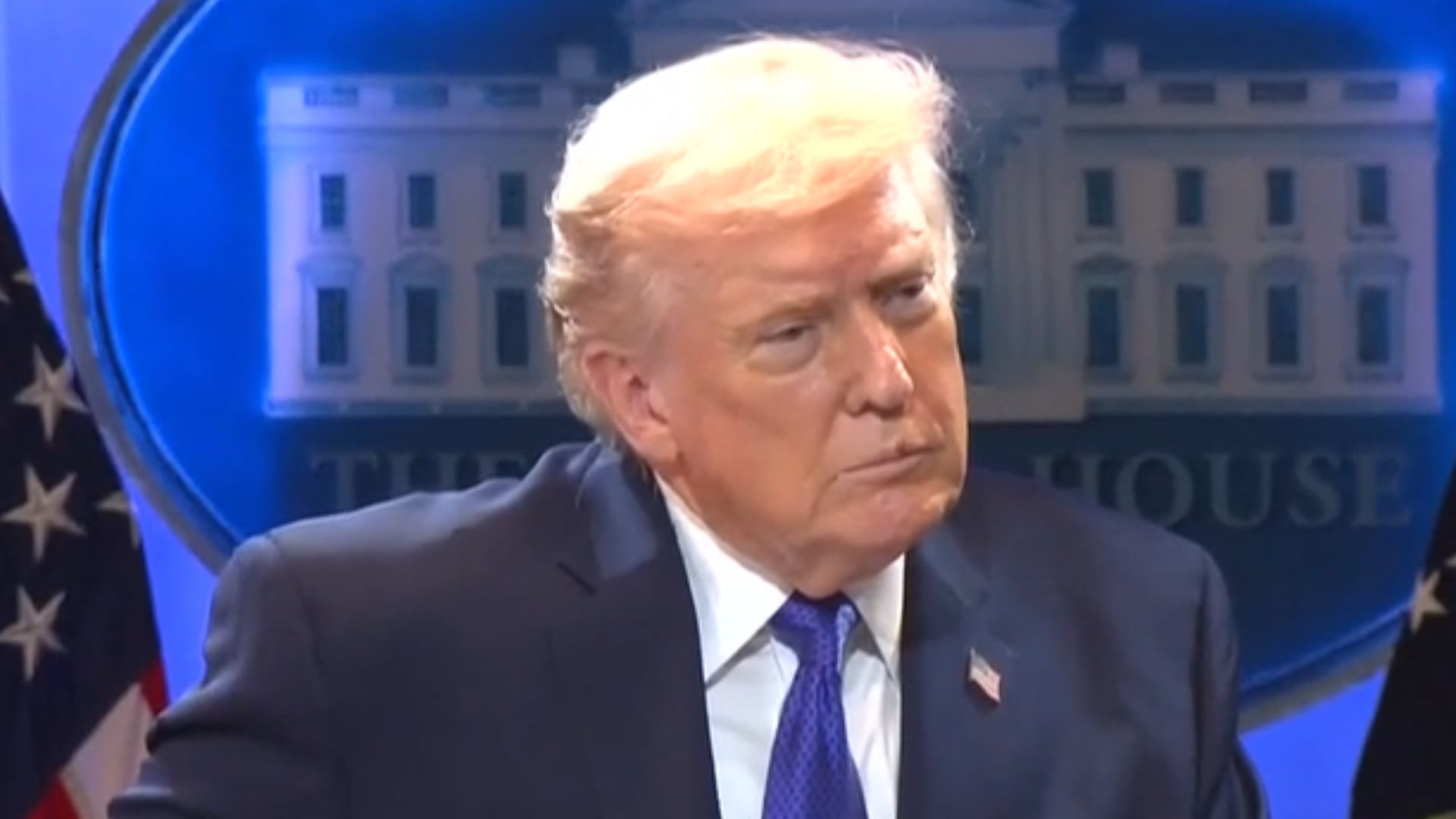 Donald Trump fala a jornalistas em entrevista coletiva