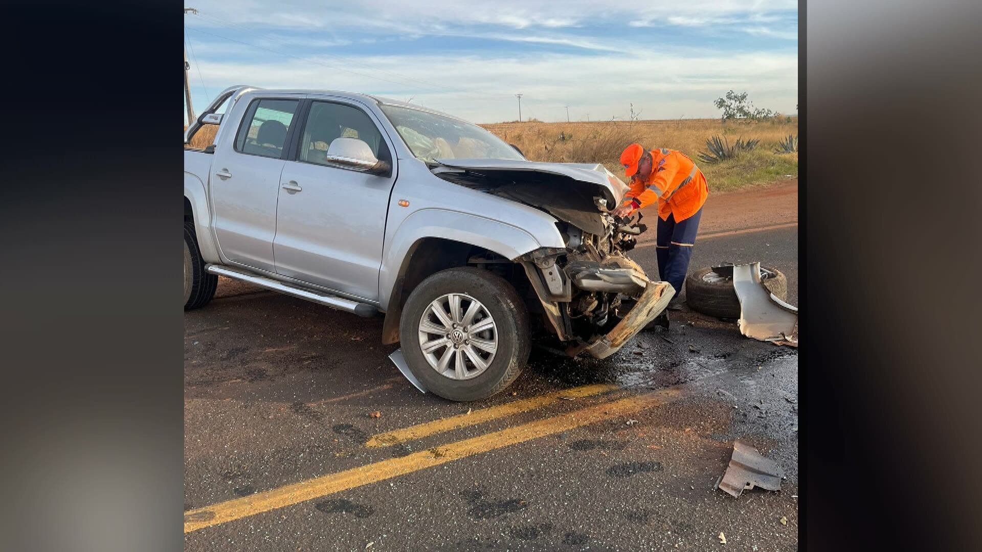 Colisão entre carro e caminhonete deixa quatro mortos na LMG-413, em Araguari (MG)