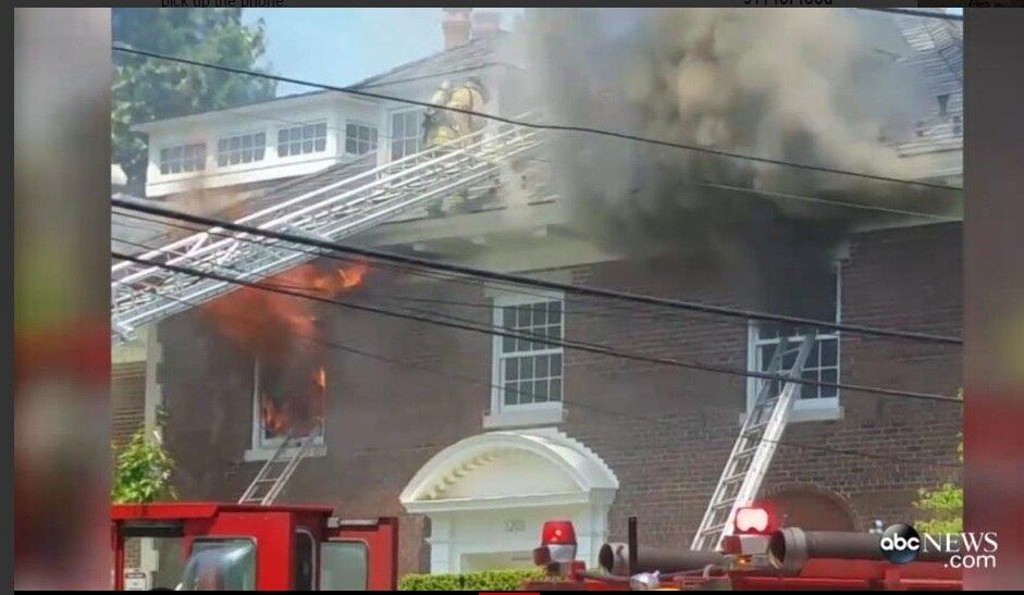 O casal tinha outras duas filhas adolescentes, Abigail e Katerina, que não estavam na mansão no momento do crime. Elas foram salvas porque estavam na escola