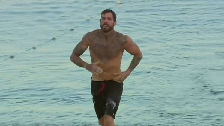 Logo na estreia do reality show, Claudinho mostrou que estava ali para jogar! O Guardião trouxe o primeiro desafio da temporada. O objetivo era se "jogar" no mar e nadar até terra firme. Com uma vantagem surpreendente, Claudinho foi o primeiro a chegar e conquistou o posto de Comandante 