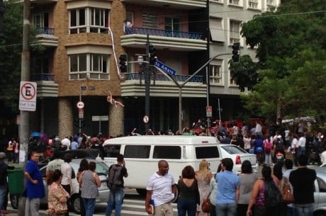 Cena de amante pulando de prédio fazia parte de divulgação de programa de televisão