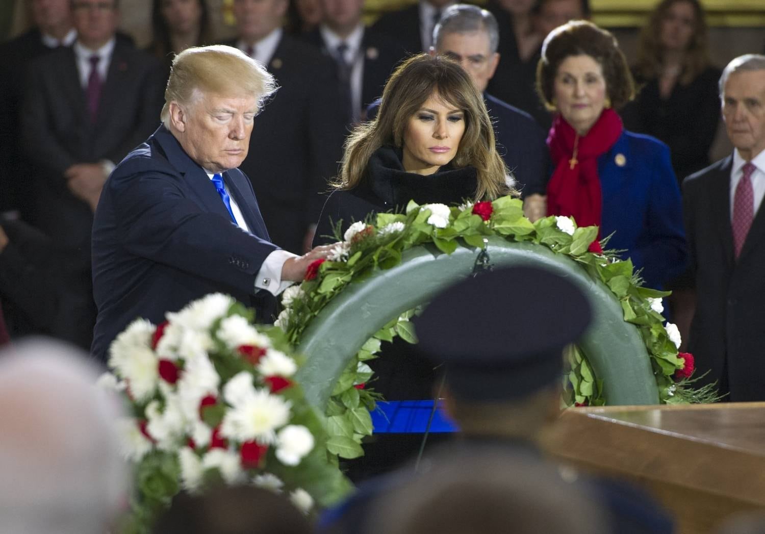 O presidente norte-americano Donald Trump compareceu ao funeral de Billy Graham. O missionário, um dos homens mais queridos do país, morreu no último dia 21. O enterro será no próximo dia 2 de março