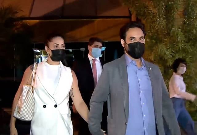 Monique e Jairinho prestaram um depoimento de 12 horas e foram liberados. De acordo com o relato, eles colocaram o filho dentro do carro e foram até o hospital mais próximo