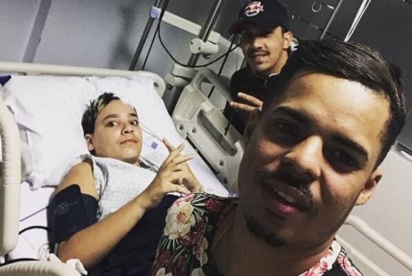 MC Pikachu com os produtores Marlon Silva e Pedro Júnior na véspera da cirurgia