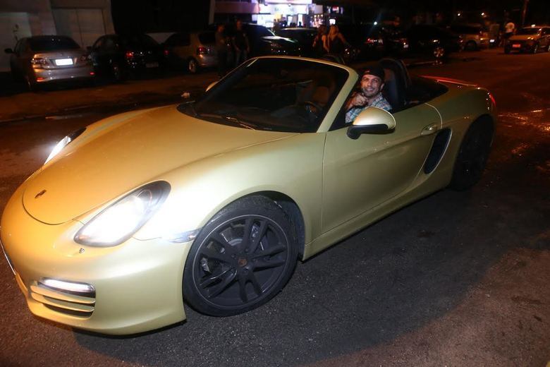 O esportivo tem até 330 cv de potência, chega aos 100 km/h em 5 segundos e atinge a máxima de 281 km/h