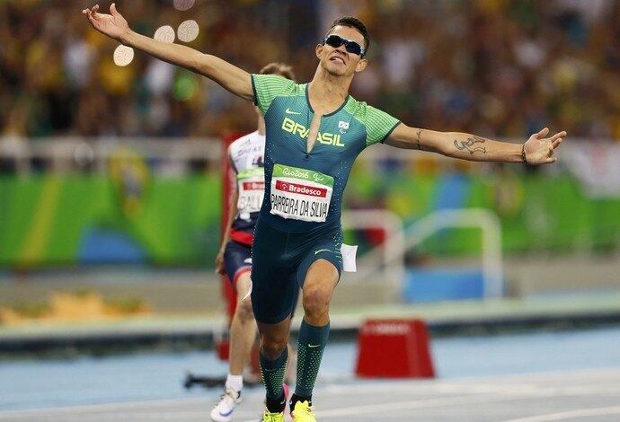 Rodrigo Parreira

O jovem de 23 anos que teve paralisia cerebral ao nascer tem o lado esquerdo do corpo prejudicado. Já conquistou 
medalha de prata no salto em distância e bronze nos 100m nos Jogos Paralímpicos Rio 2016 e bronze nos 100m nos Jogos Parapan-Americanos de Toronto 2015
