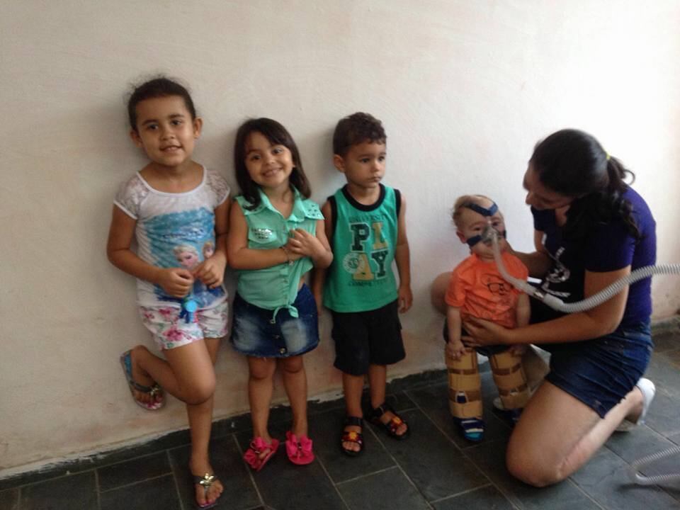 O pai do menino não desistiu e resolveu acionar uma
brasileira que se solidarizou com a causa