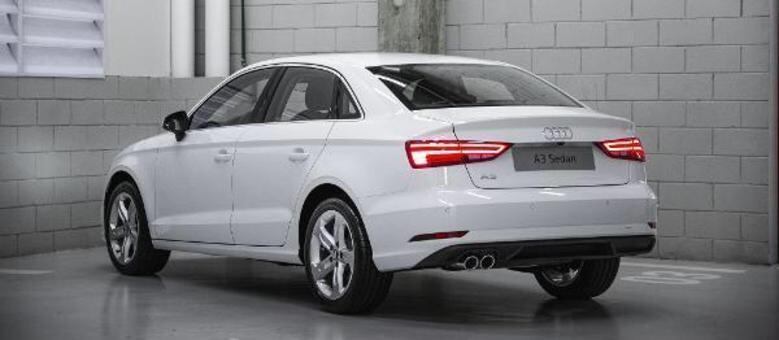 Traseira tem mudanças discretas na edição comemorativa vendida por R$ 149,9 mil