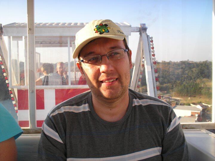 O dentista Alexandre Peçanha Gaddy (foto) foi queimado durante um assalto no consultório na última segunda-feira (27)