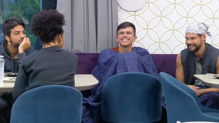 O próximo capítulo da treta veio em seguida, quando Suíta se reuniu com os seus aliados para contar a brincadeira de fez com seu rival. Após saberem os detalhes do ocorrido, todos riram da zoação e ele disse, ainda, que naquela noite tinha até se preparado caso o oponente fosse devolver a atitude na mesma moeda. Sobre os feitos, recebeu como resposta: "Igual criança".