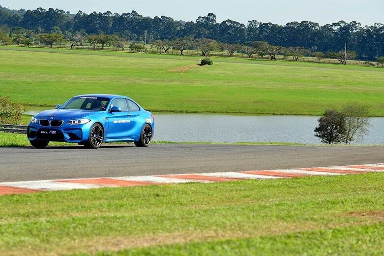 A BMW espera vender 50 unidades até o fim deste ano, custando R$ 379.950