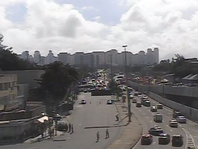 Trânsito ficou bloqueado por cerca de 40 minutos