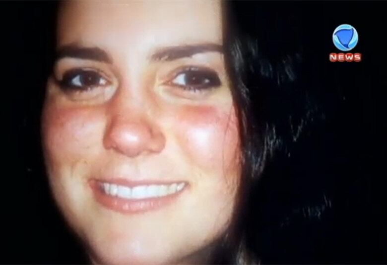 

Kate saiu determinada a não ser mais o patinho feio da
escola. Mudou o cabelo e começou a usar maquiagem. Como outras jovens inglesas,
ela sonhava com um príncipe encantado

+ Contar piada e falar mal de sogra está fora de moda

+ Já curtiu a página da Record News no Facebook? É só clicar!

+ Siga a Record News no Twitter e receba todas as notícias do programa
