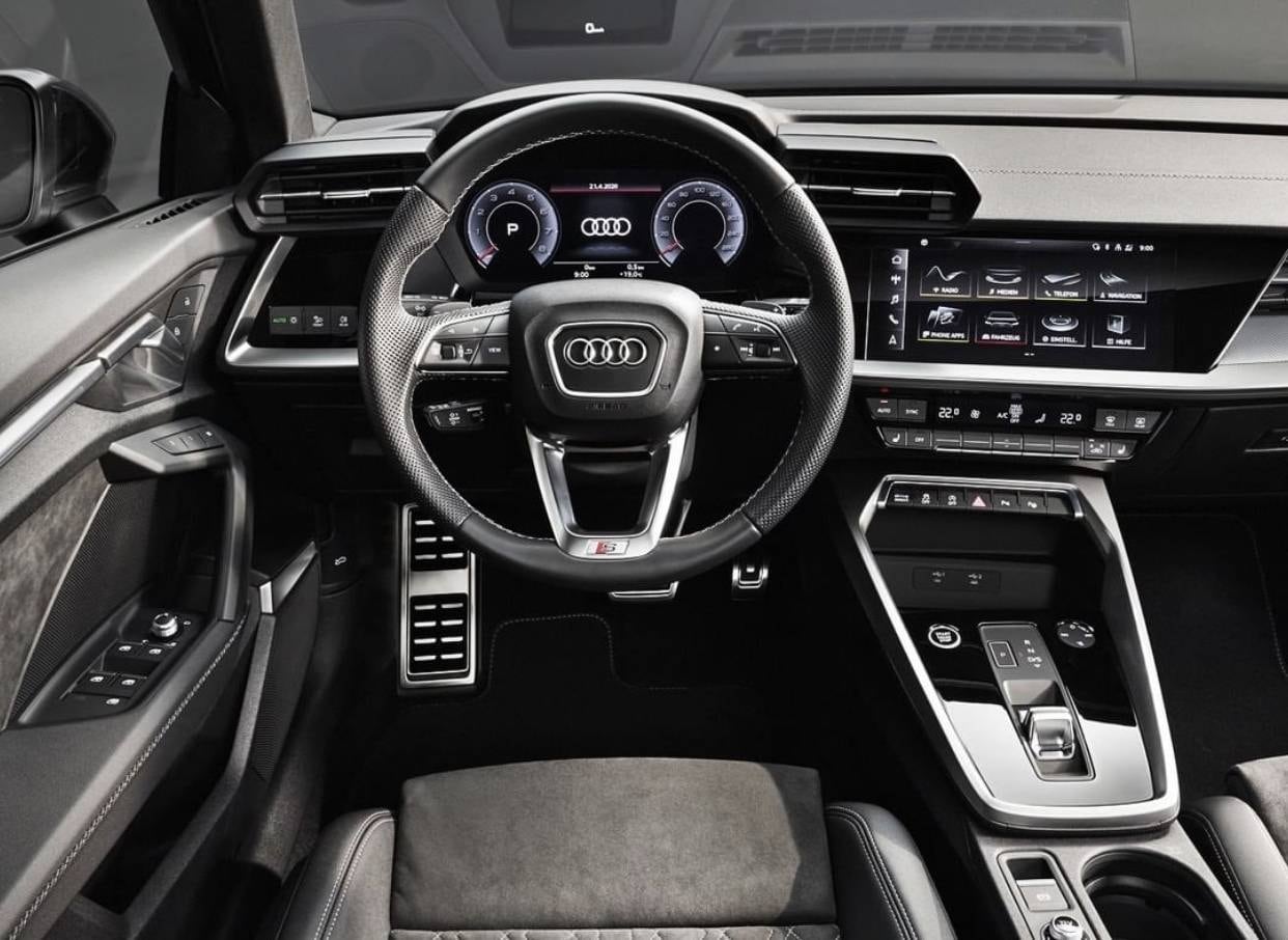 Interior repete o arrojo do desenho exterior com sistema multimídia MMI e painel Virtual Cockpit