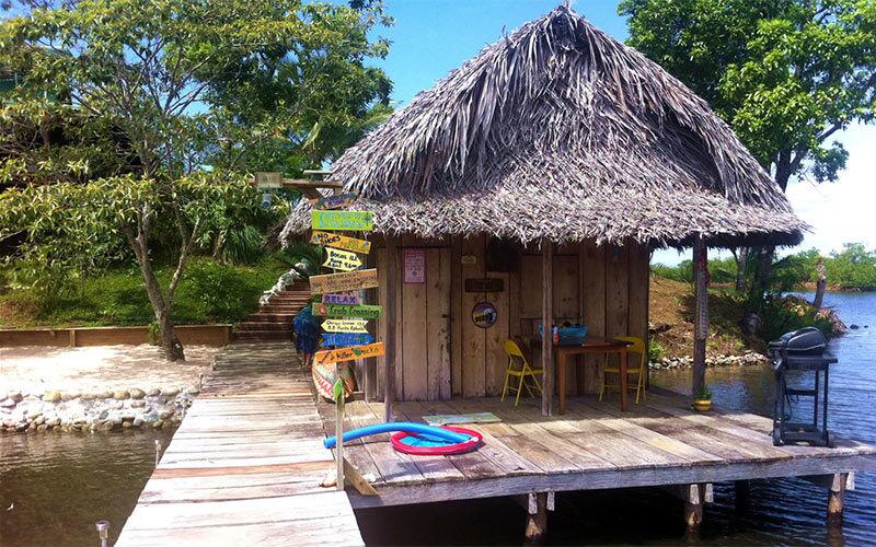 Isla Paloma, no Panamá - Você deve querer saber o preço dessa ilha, não é? A Isla Paloma, na América Central, está avaliada em US$ 380 mil (R$ 1,4 milhão). É o equivalente a um apartamento padrão em São Paulo ou no Rio de Janeiro