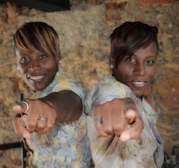 Elas passaram, recentemente, por maus bocados. Viveram uma séria crise financeira, quase foram despejadas e são acusadas de dar golpe em uma empresária. Agora querem dar a volta por cima, conforme explicou Pepê ao R7.

— Tem gente que nos chama de trambiqueiras e essas pessoas não provam nada contra a gente. Querem é levar fama em cima de Pepê e Neném