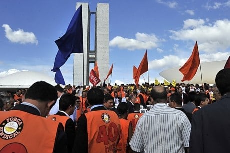 Fim do imposto sindical coloca em xeque futuro dos sindicatos