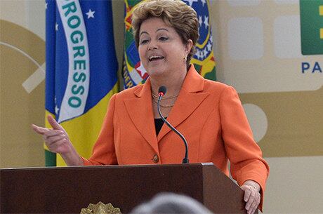 "O Brasil tem uma economia sólida", defende a presidente