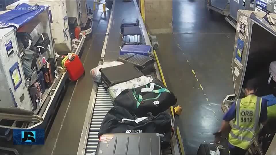 PF prende chefe de quadrilha responsável por trocar etiquetas de bagagens em aeroporto de São Paulo