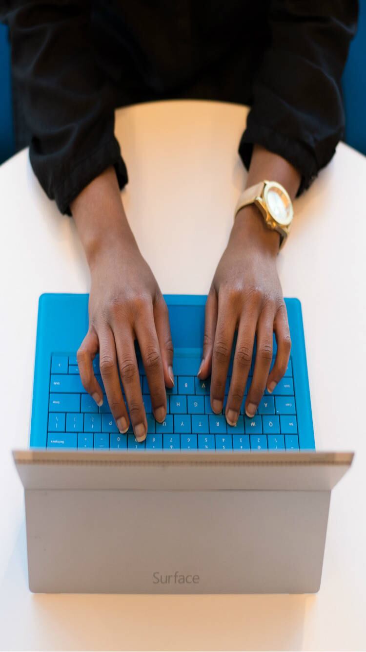 3 - Escrever
informações mais relevantes nas primeiras linhas 


“Imagine o volume de currículos
que chega para esses profissionais da triagem a cada vaga divulgada. É preciso
ser o mais objetivo possível para passar por essa fase e seguir para a
entrevista”