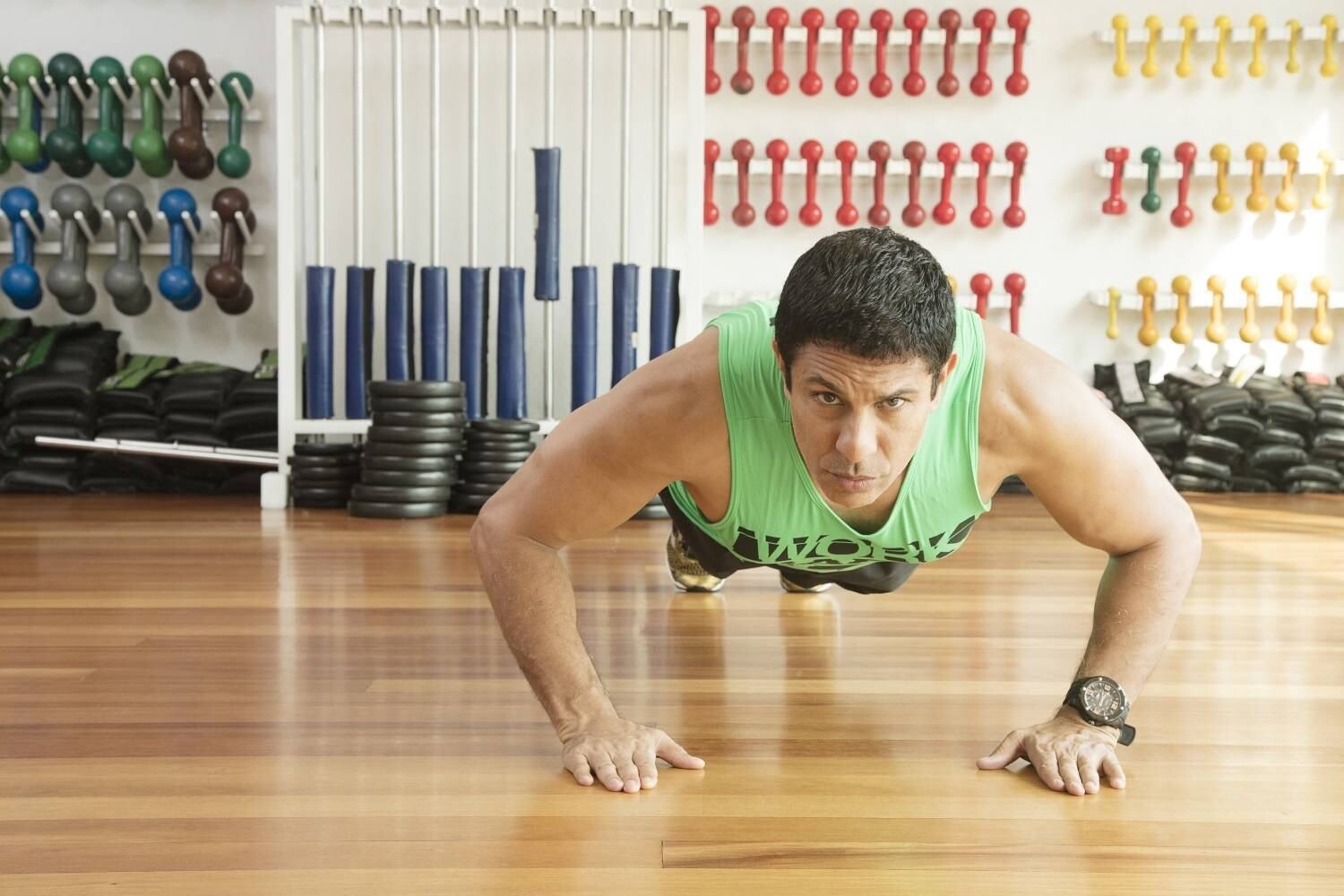Luka contou que foi depois de ver uma foto dele em A Fazenda que entendeu que precisava mudar. 

— O reality show foi uma experiência muito intensa, mas eu terminei 12 kg acima do meu peso. Você não percebe que engordou até o momento que tem um clique. Vi uma foto minha na piscina e não me reconheci, foi chocante para mim. Entendi que alguma coisa teria que ser feita, percebi que tinha que mudar. E não era só pela estética, mas pela saúde

