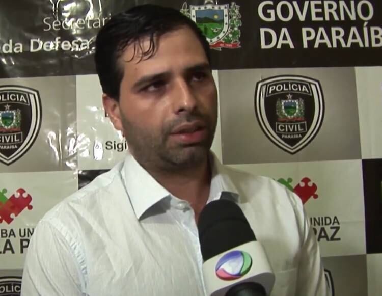 A principal linha de investigação
é vingança, segundo o delegado responsável pelo caso, Homero Perazzo.

— Ele se revoltou porque foram as cunhadas que
conscientizaram a irmã, que foi companheira de José Valdemir, a procurar a
delegacia para prestar queixa. Ela (ex-mulher) já tinha medida preventiva
contra ele