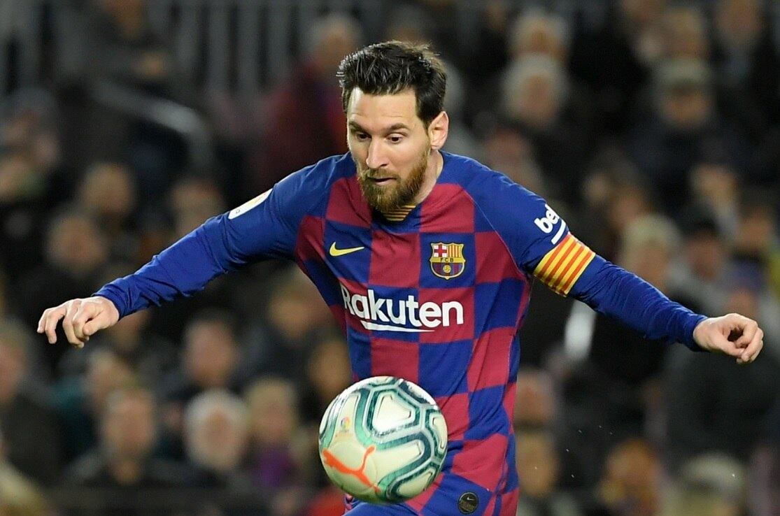 ESQUENTOU – O clima no Barcelona não está dos melhores e, em breve, pode piorar. De acordo com o jornalista Marcelo Bechler, do Esporte Interativo, Lionel Messi deseja deixar o clube catalão imediatamente e já comunicou à direção seu desejo. Ele não confiaria mais no projeto esportivo do clube. Já há algum tempo, o argentino e a diretoria não falam mais o mesmo idioma.